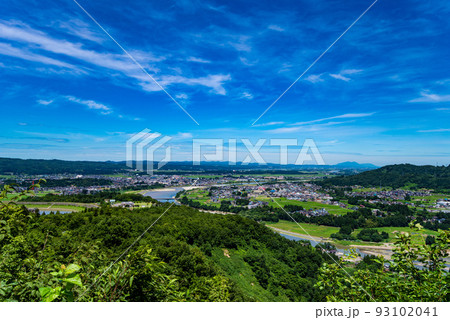 信濃川と新潟県小千谷市の街並み(山本山高原沢山ポケットパークより) 信濃川と新潟県小千谷市の街並み(山本山高原沢山ポケットパークより) 93102041