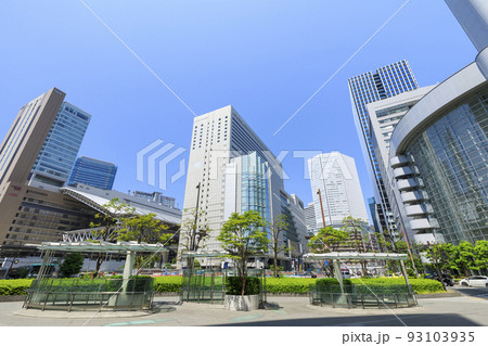 大阪市北区梅田　大阪駅と梅田のビル群 93103935