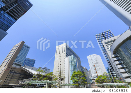 大阪市北区梅田　大阪駅と梅田のビル群 93103938