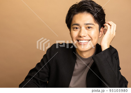 若い男性　ビューティーイメージ 93103980