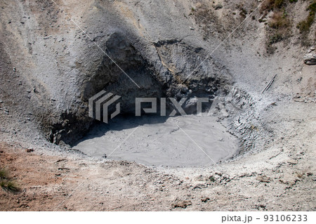 マッド・ボルケーノ Mud Volcano イエローストーン国立公園 マッド・ボルケーノ Mud Volcano イエローストーン国立公園 93106233