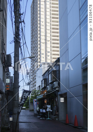 個性的な飲食店が点在する代官山の路地と住宅街　渋谷区代官山 93106478