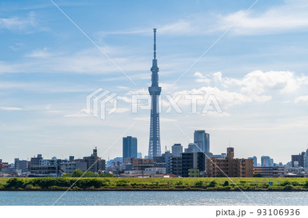 「東京都」四ツ木の荒川河川敷から眺める東京スカイツリー 「東京都」四ツ木の荒川河川敷から眺める東京スカイツリー 93106936
