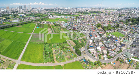 空撮「埼玉県」さいたま市 見沼田んぼと夏空 空撮「埼玉県」さいたま市 見沼田んぼと夏空 93107587