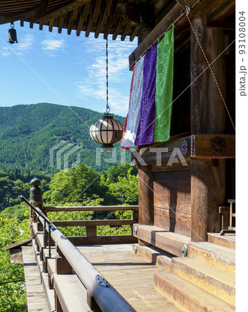 総本山長谷寺の五色幕と吊り燈籠 93108004