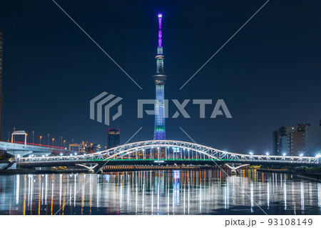 「東京都」ライトアップした東京スカイツリーと白髭橋・夜景 93108149