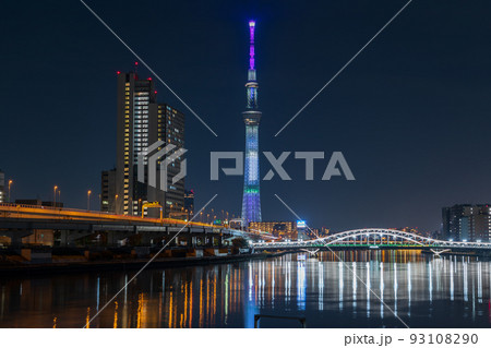 夜景「東京都」ライトアップした東京スカイツリー 93108290