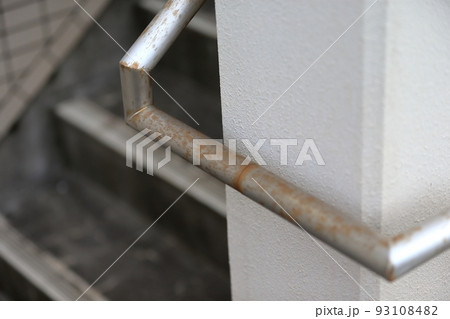 錆びたステンレス手摺　イメージ 93108482