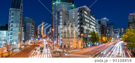 都市夜景「東京都」札ノ辻歩道橋から望む東京タワー 都市夜景「東京都」札ノ辻歩道橋から望む東京タワー 93108858