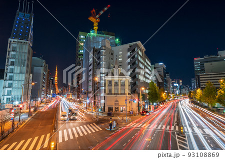 都市夜景「東京都」札ノ辻歩道橋から望む東京タワー 都市夜景「東京都」札ノ辻歩道橋から望む東京タワー 93108869