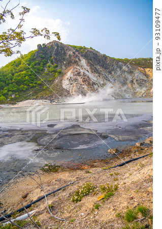 登別地獄谷　大湯沼（北海道登別市） 93109477