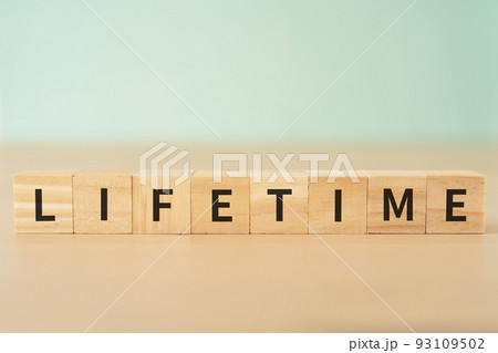 生涯・寿命のイメージ|「LIFETIME」と書かれたブロック 生涯・寿命のイメージ|「LIFETIME」と書かれたブロック 93109502