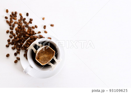 Coffee drip bag and coffee beans. 93109625