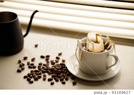 Coffee drip bag and coffee beans. Coffee drip bag and coffee beans. 93109627