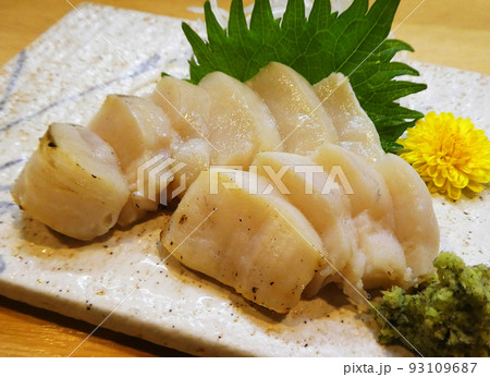 タイラギの貝柱をさっと炙ってお刺身で タイラギの貝柱をさっと炙ってお刺身で 93109687