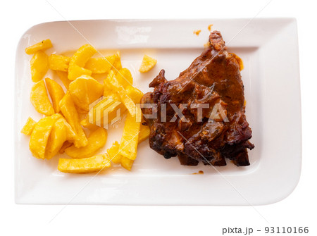 Grilled ribs with potatoes and barbecue sauce Grilled ribs with potatoes and barbecue sauce 93110166
