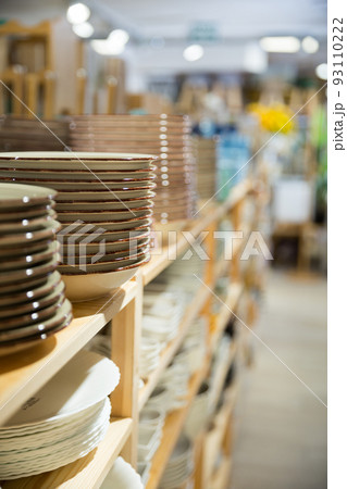 Crockery, porcelain, utensils and other different stuff 93110222