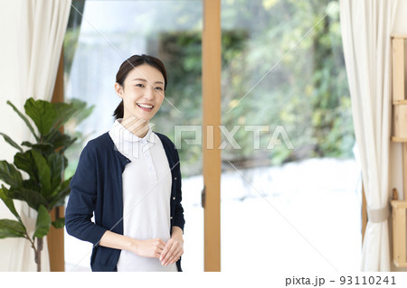 若い女性看護師　訪問看護　在宅医療 93110241