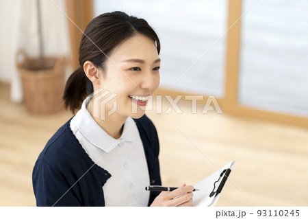若い女性看護師 訪問看護 在宅医療 若い女性看護師 訪問看護 在宅医療 93110245