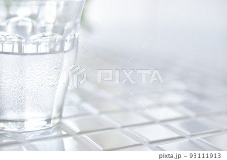 水滴のついたグラス 水滴のついたグラス 93111913