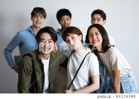 多国籍の学生 多国籍の学生 93114390