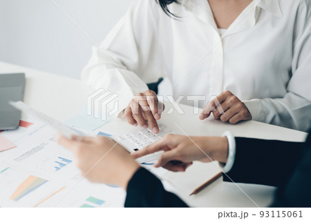 Group of Business planning business strategy and brainstorming to analyze direction global economy. Finance concept. 93115061