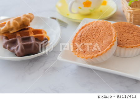 焼き菓子 洋菓子テーブルウエア イメージ素材 93117413