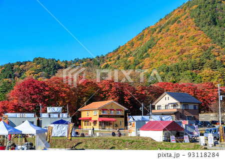 秋の山梨県　もみじ回廊の紅葉 93118284