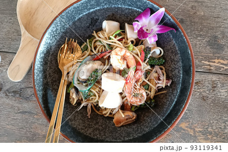 Black plate of seafood spaghetti with shrimp, squid, clams 93119341