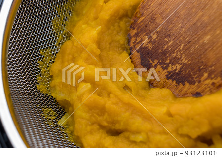 蒸したカボチャとタマネギの裏ごし 蒸したカボチャとタマネギの裏ごし 93123101