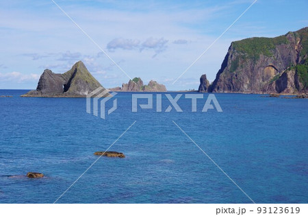 北海道神恵内村 窓岩とジュウボウ岬 北海道神恵内村 窓岩とジュウボウ岬 93123619