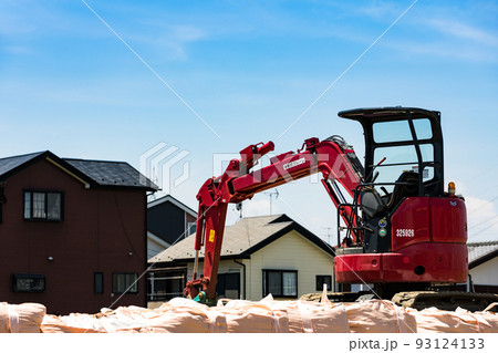 和光富士見バイパス道路工事現場　重機ミニユンボ 93124133