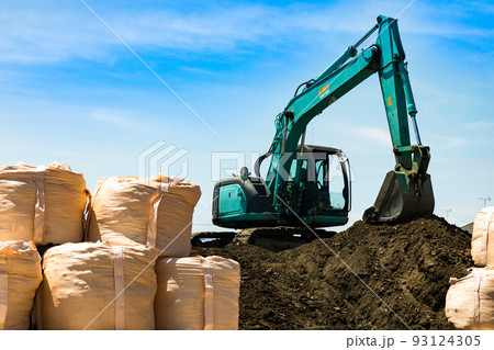 和光富士見バイパス道路工事現場　重機ユンボ 93124305