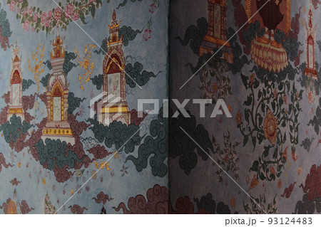 タイ・チェンマイの第5代国王の妃菩提寺wat padarapiramの知的に美しく彩られた壁面装飾 タイ・チェンマイの第5代国王の妃菩提寺wat padarapiramの知的に美しく彩られた壁面装飾 93124483