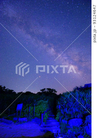 沖縄・西表島の満天の星空／沖縄県竹富町 93124647