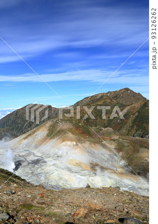 秋の立山室堂の地獄谷展望台から望む地獄谷 ( 2021年9月 富山県 立山町 ) 93126262