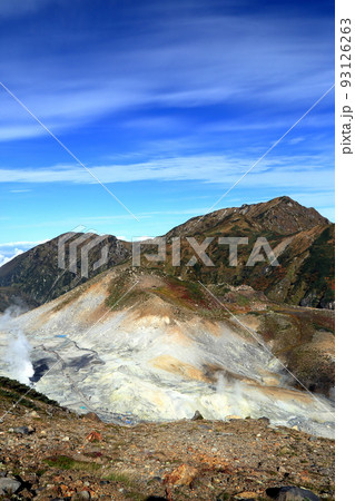 秋の立山室堂の地獄谷展望台から望む地獄谷 ( 2021年9月 富山県 立山町 ) 93126263