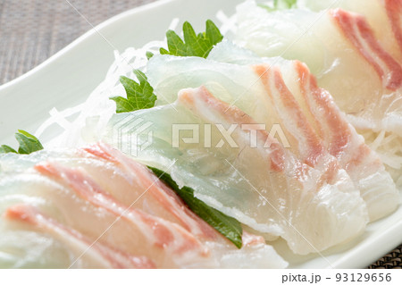 鯛(真鯛)の刺身。 93129656