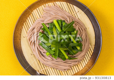 にらそば　Soba made with leek (Asian chive) 93130813