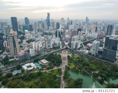 Skyscraper of Bangkok business district with gree park Skyscraper of Bangkok business district with gree park 93131721