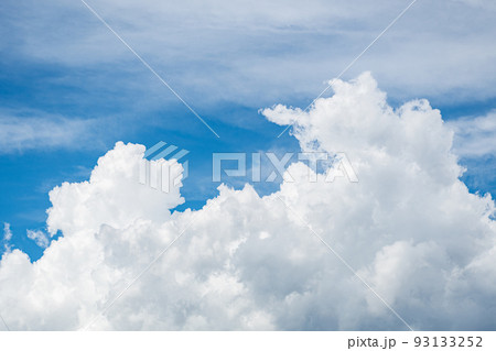 透き通る青い空と白い雲 透き通る青い空と白い雲 93133252