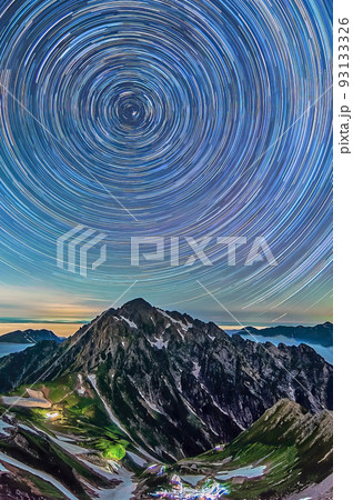 圧巻!です、夏の剱岳の宝石たち 剣岳上空に円を描く星々の周回運動、剱沢キャンプ場、剱山荘、剱沢小屋 圧巻!です、夏の剱岳の宝石たち 剣岳上空に円を描く星々の周回運動、剱沢キャンプ場、剱山荘、剱沢小屋 93133326