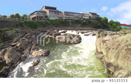 激流と奇岩怪岩の闘竜灘 93135553