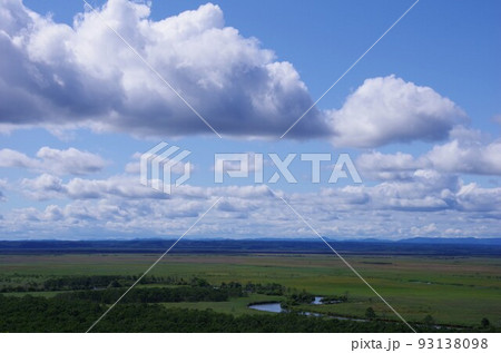 北海道　細岡展望台から釧路湿原を望む 93138098