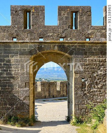 Gate to the outer wall of Carcassonne 93138965