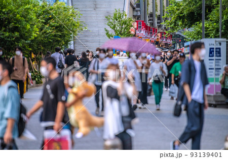 日本の東京都市景観 世界4週連続最多。都病床使用率59.8%…行動制限なし、渋谷横丁は…=8月15日 日本の東京都市景観 世界4週連続最多。都病床使用率59.8%…行動制限なし、渋谷横丁は…=8月15日 93139401
