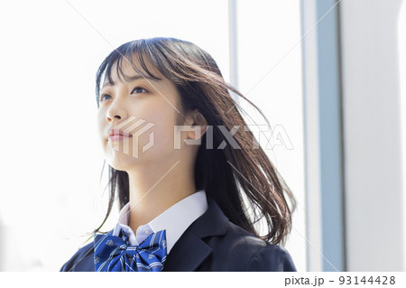 制服の女子学生 高校生 中学生 93144428