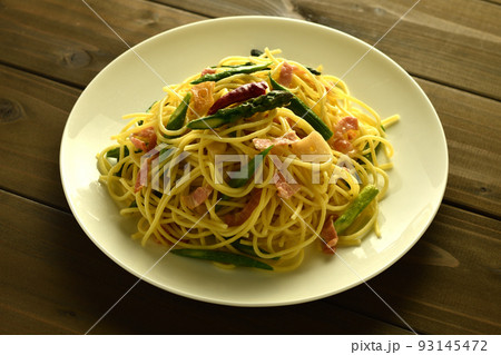 アスパラベーコンのパスタ アスパラベーコンのパスタ 93145472