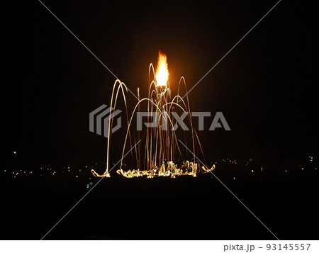 京都　花背の松上げ行事 93145557