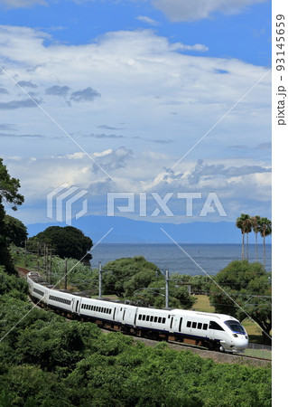 有明海沿いを走る特急かもめ 有明海沿いを走る特急かもめ 93145659